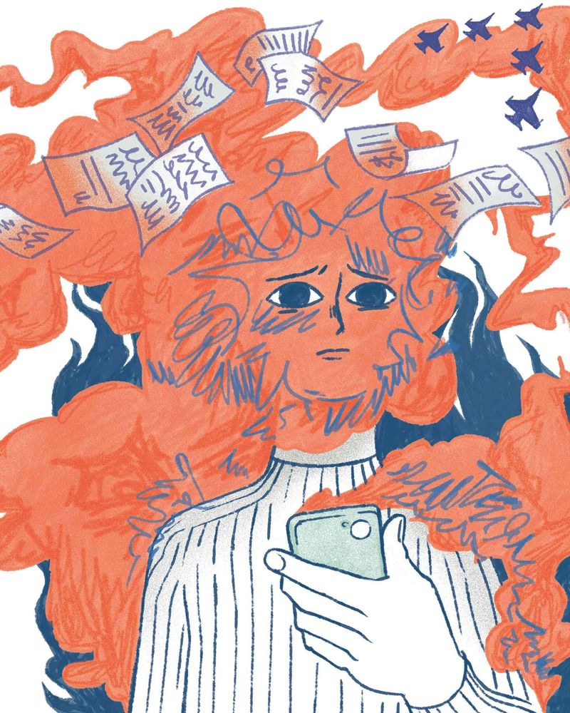 Eine illustrierte Figur schaut sorgenvoll und hält ein Smartphone in ihrer Hand. Aus dem Smartphone erscheint eine Wolke mit Flugblättern und Düsenjets, die den Kopf der Figur einhüllen.