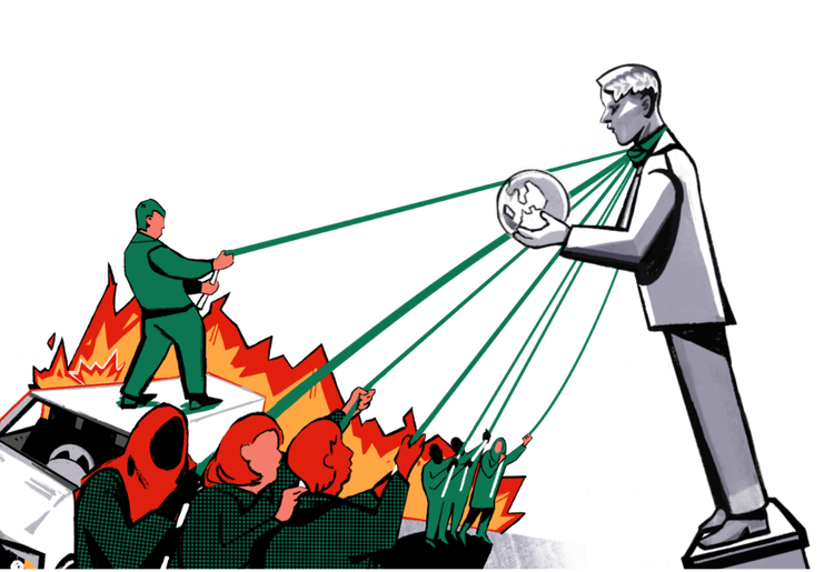 Eine Gruppe Demonstranten steht vor einem brennenden Auto und stürzt mit Seilen eine Statue von einem Mann mit einer Weltkugel.